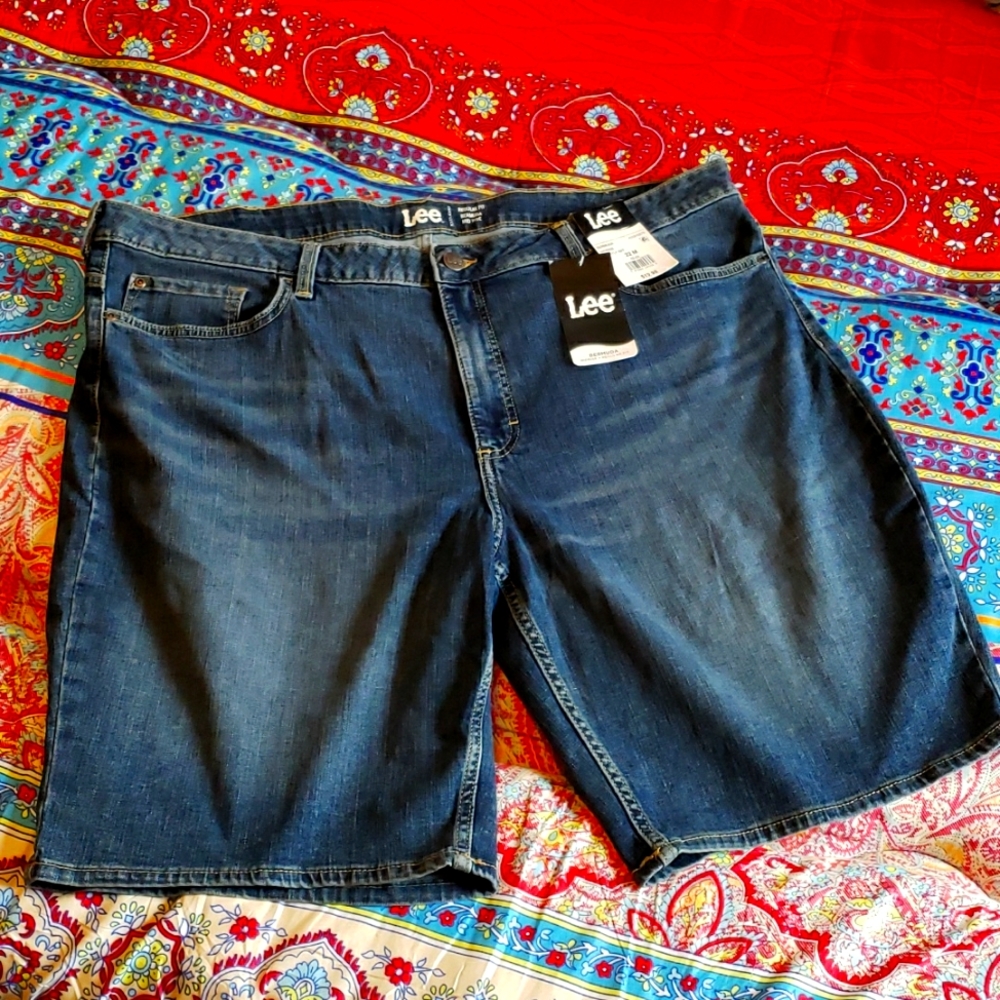 NWT LEE BERMUDA 22M